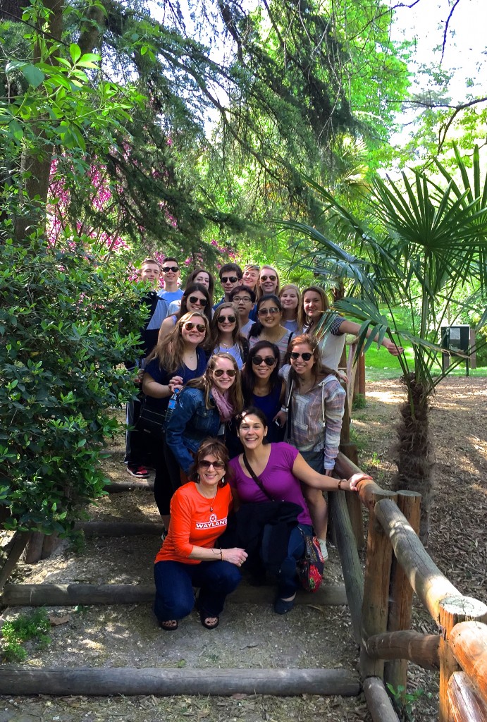 Wayland students at Madrid's gorgeous Parque del Buen Retiro.